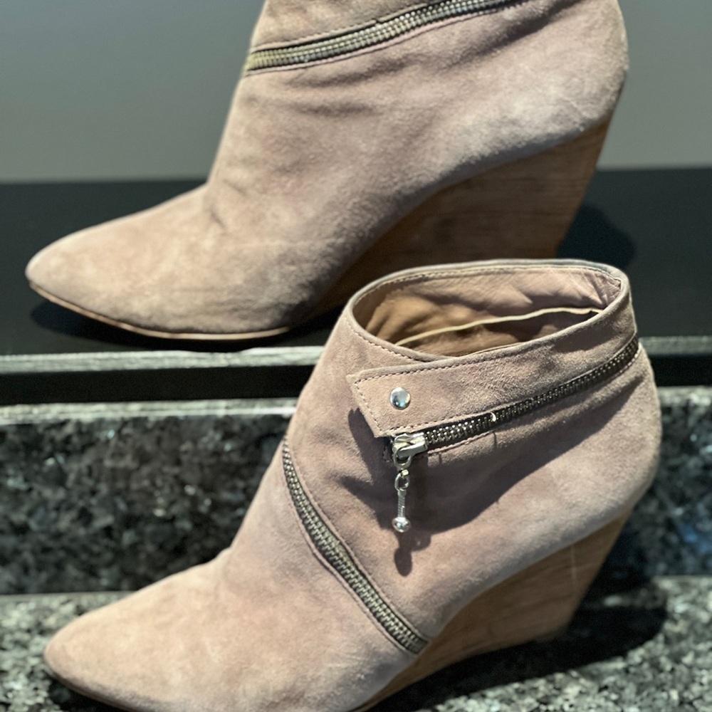 Belle by Sigerson Morrison suede booties sz 9 - Picture 6 of 7